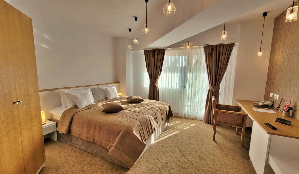 Hotel Condor ทูลเซีย ภายนอก รูปภาพ