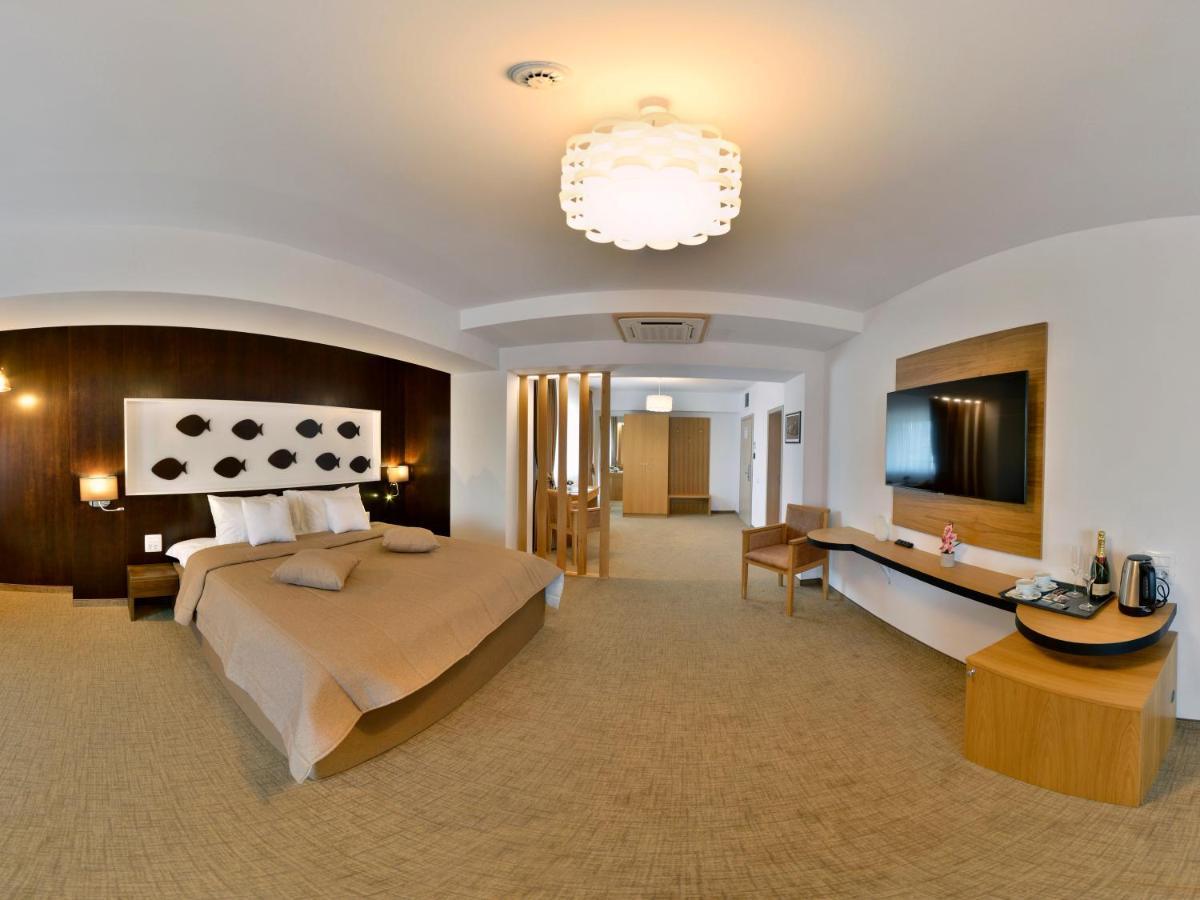 Hotel Condor ทูลเซีย ภายนอก รูปภาพ