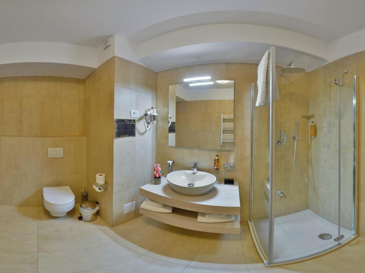 Hotel Condor ทูลเซีย ภายนอก รูปภาพ