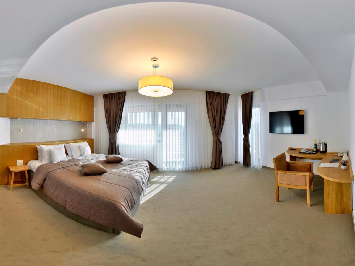 Hotel Condor ทูลเซีย ภายนอก รูปภาพ